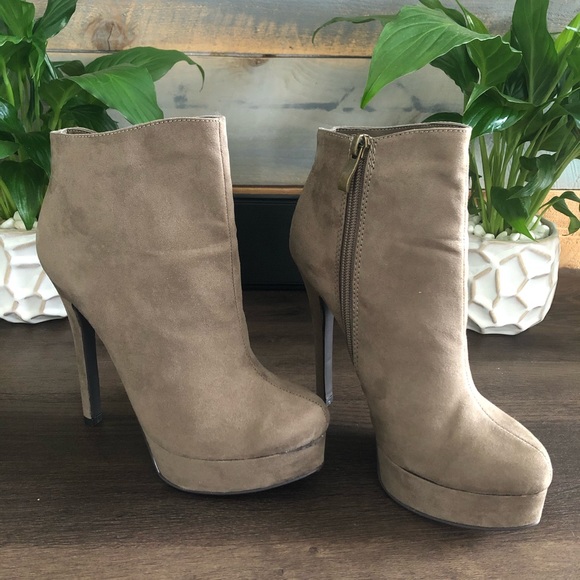 Chinese Laundry Ultra Suede Taupe Size 6 “NWOB” - Picture 2 of 5